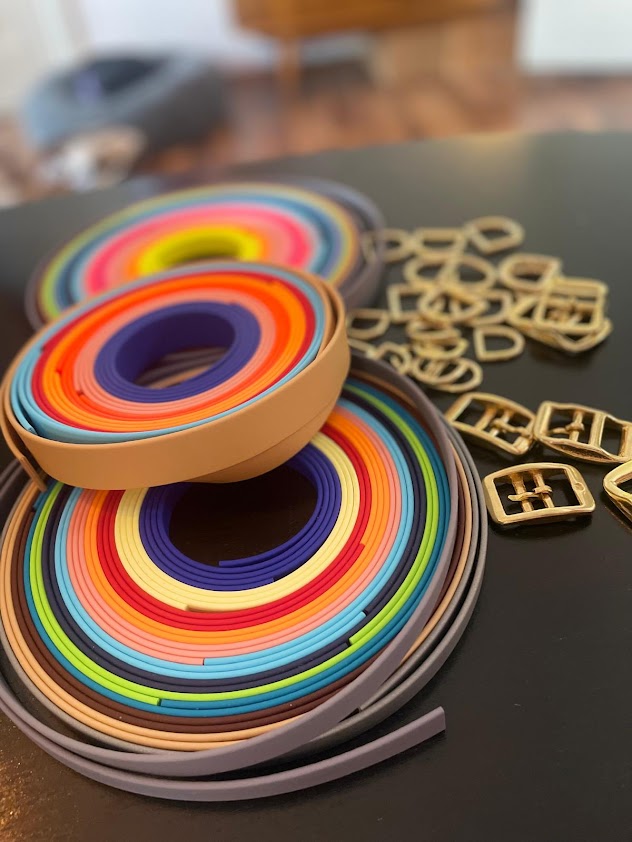 Halsbänder und Leinen